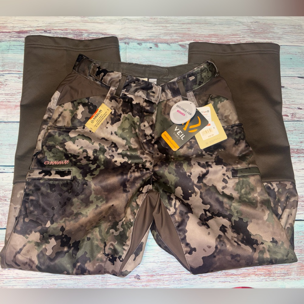 NWT Women’s Magellan Outdoors Hunt Pants Vail Camo size Small